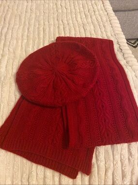 Lord & Taylor Cashmere Beret and Scarf Set in Vibrant Red